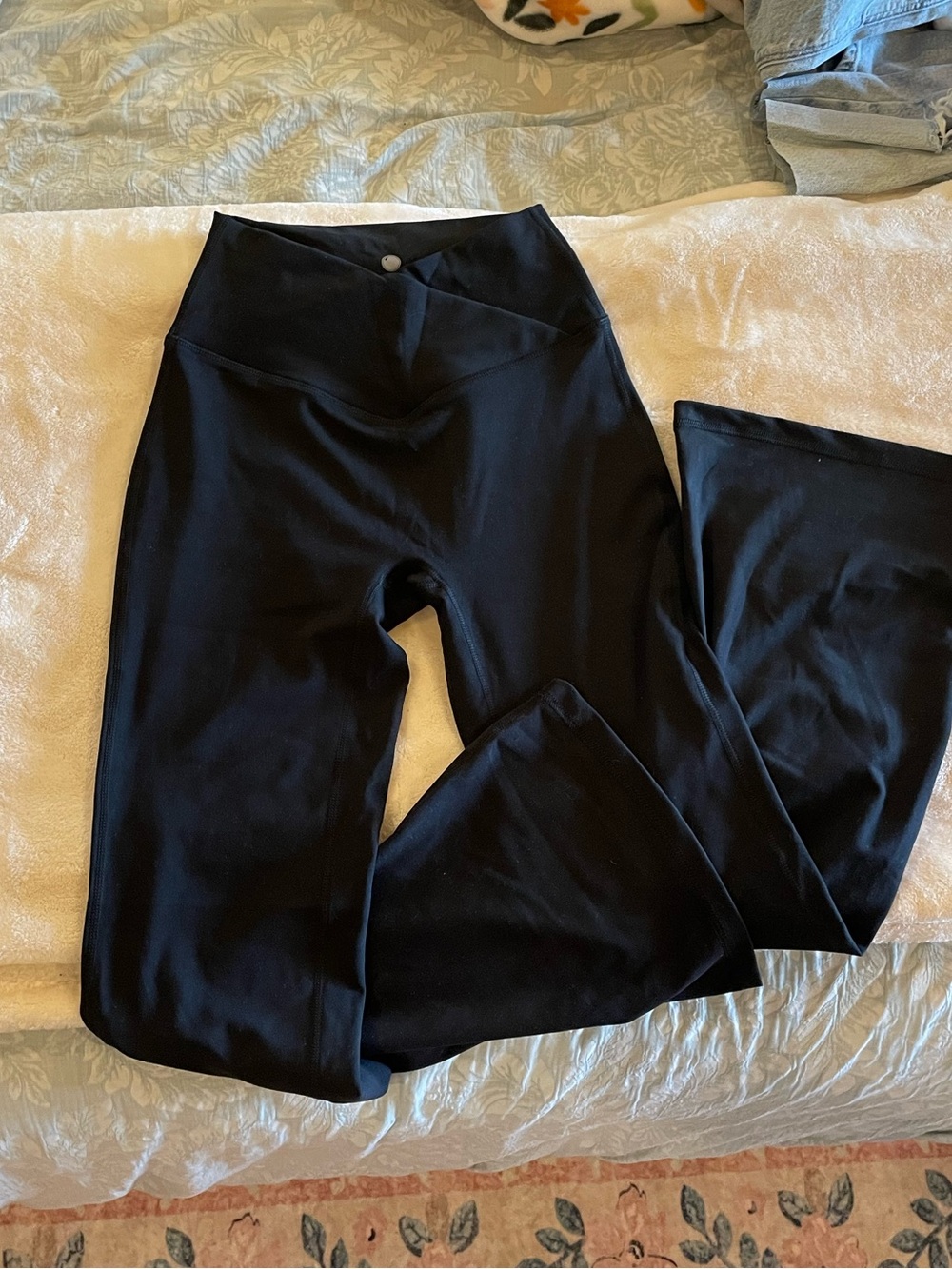 Yogalicious Set of 2 High-Waist V-Front Leggings in Black and Dark Brown